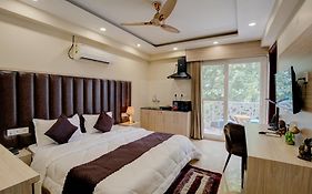 The Paras Studio Serviced Apartments